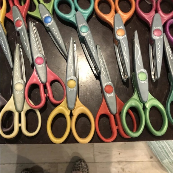 Used 27 Assorted KRAFT EDGERS SCISSORS - Picture 3 of 6